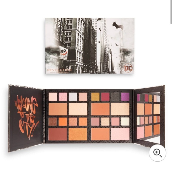 Makeup Revolution X DC Universe Large Palette Eyeshadow Blush New in box - Picture 1 of 6